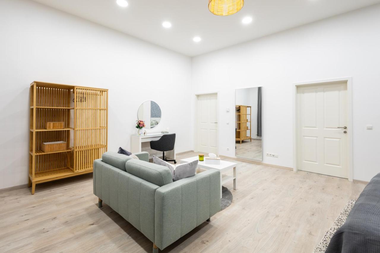 Family Deluxe A Stone Throw From The City Centre And Danube Vienna Exterior photo